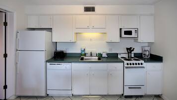 Phòng Suite, 2 phòng ngủ (Maximum Occupancy of 6) | Bếp riêng | Tủ lạnh, lò vi sóng, lò nướng, dụng cụ pha cà phê/trà