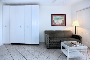 Estudio | Muebles diferentes, tabla de planchar con plancha y wifi gratis