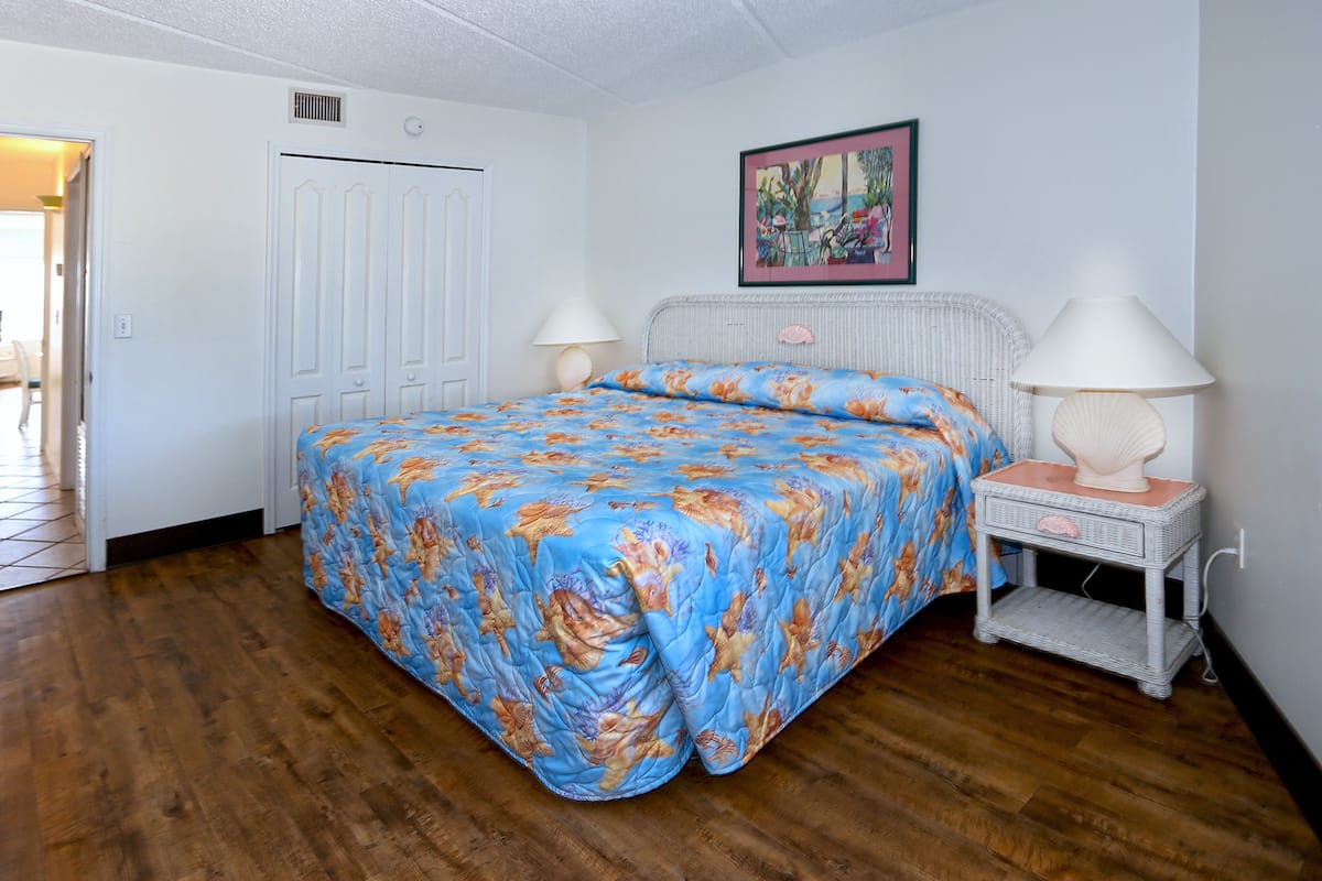 Suite, 1 Bedroom | 1 bedroom, individually furnished, iron/ironing board, free WiFi