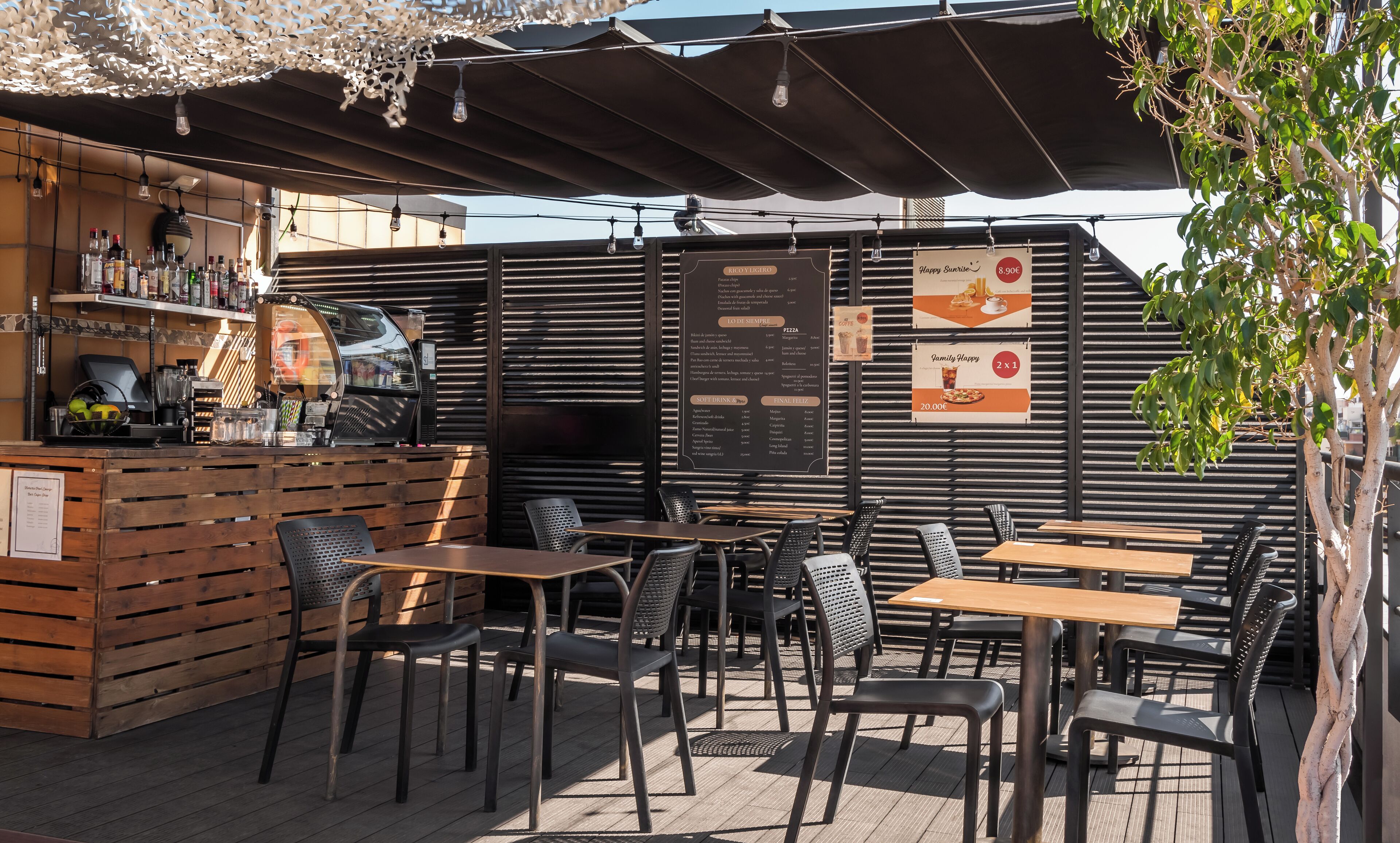 Bar al costat de la piscina