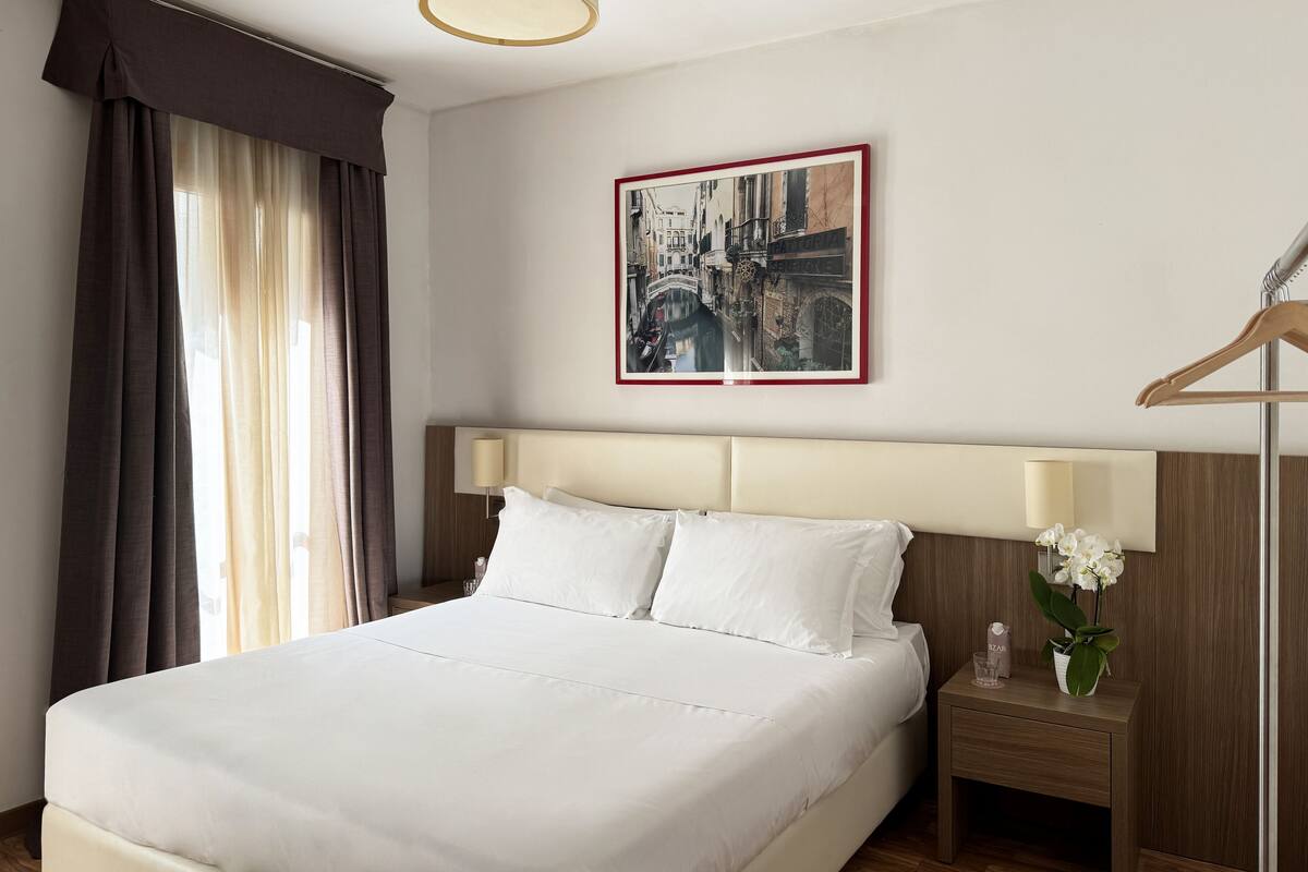 1 chambre, coffres-forts dans les chambres, bureau, rideaux occultants