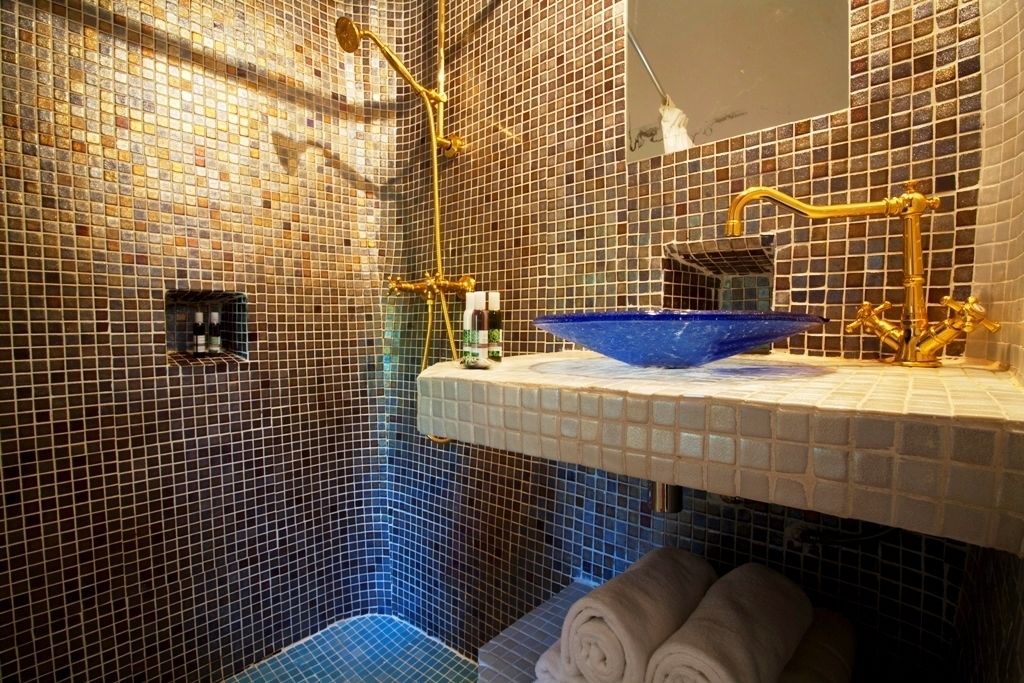 prestige room | bathroom | free toiletries, hair dryer, towels