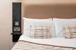 Double Room | Desk, free WiFi, bed sheets - Dunollie Hotel (Strath)