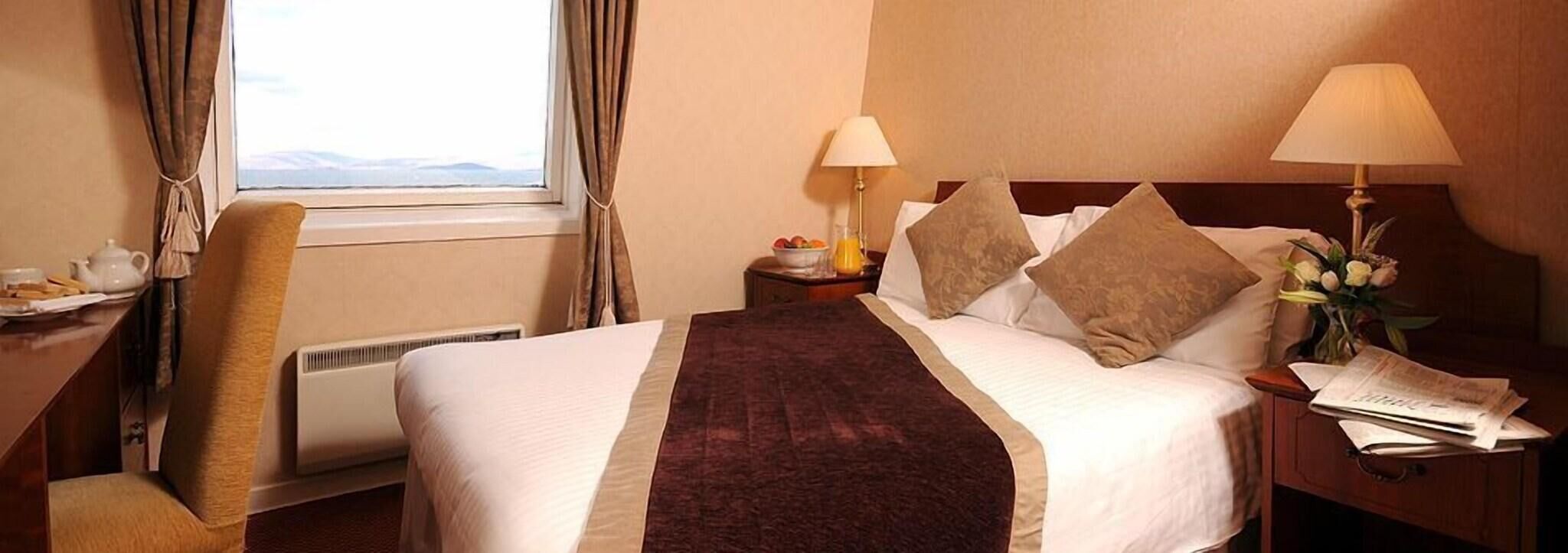 Desk, WiFi (free), bed sheets