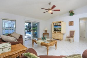 Living room - Gulfcoast Holiday - Bradenton (Sarasota)