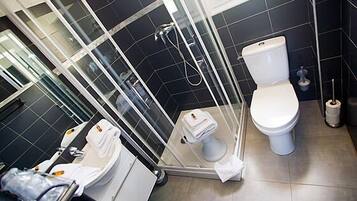 Studio | Kamar mandi | Shower dan pancuran hujan