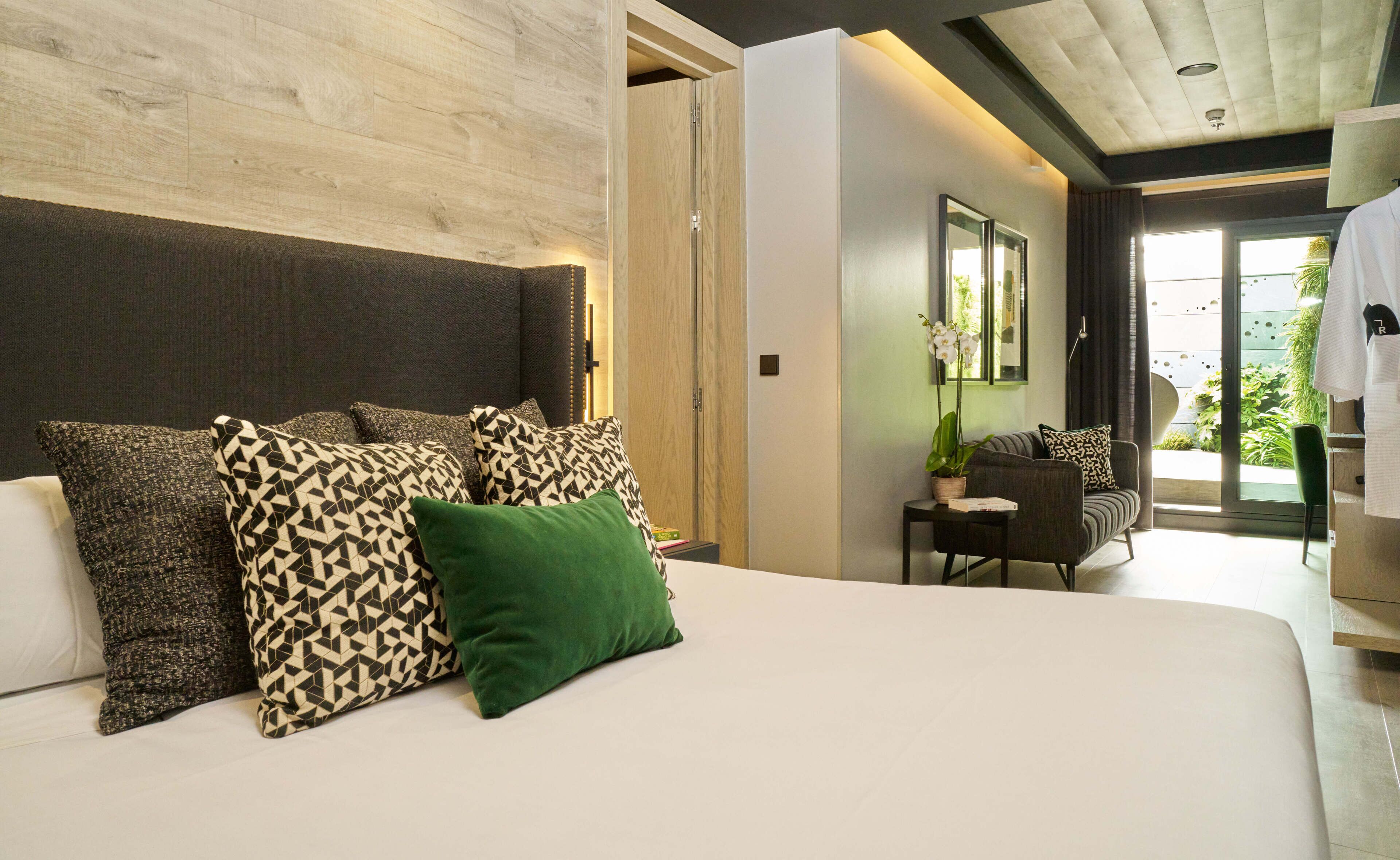 luxury penthouse, hot tub (terrace) | 1 bedroom, hypo-allergenic bedding, down duvets, select comfort beds