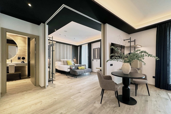 Suite Exterior (Aduana) | Área de estar | TV de tela plana