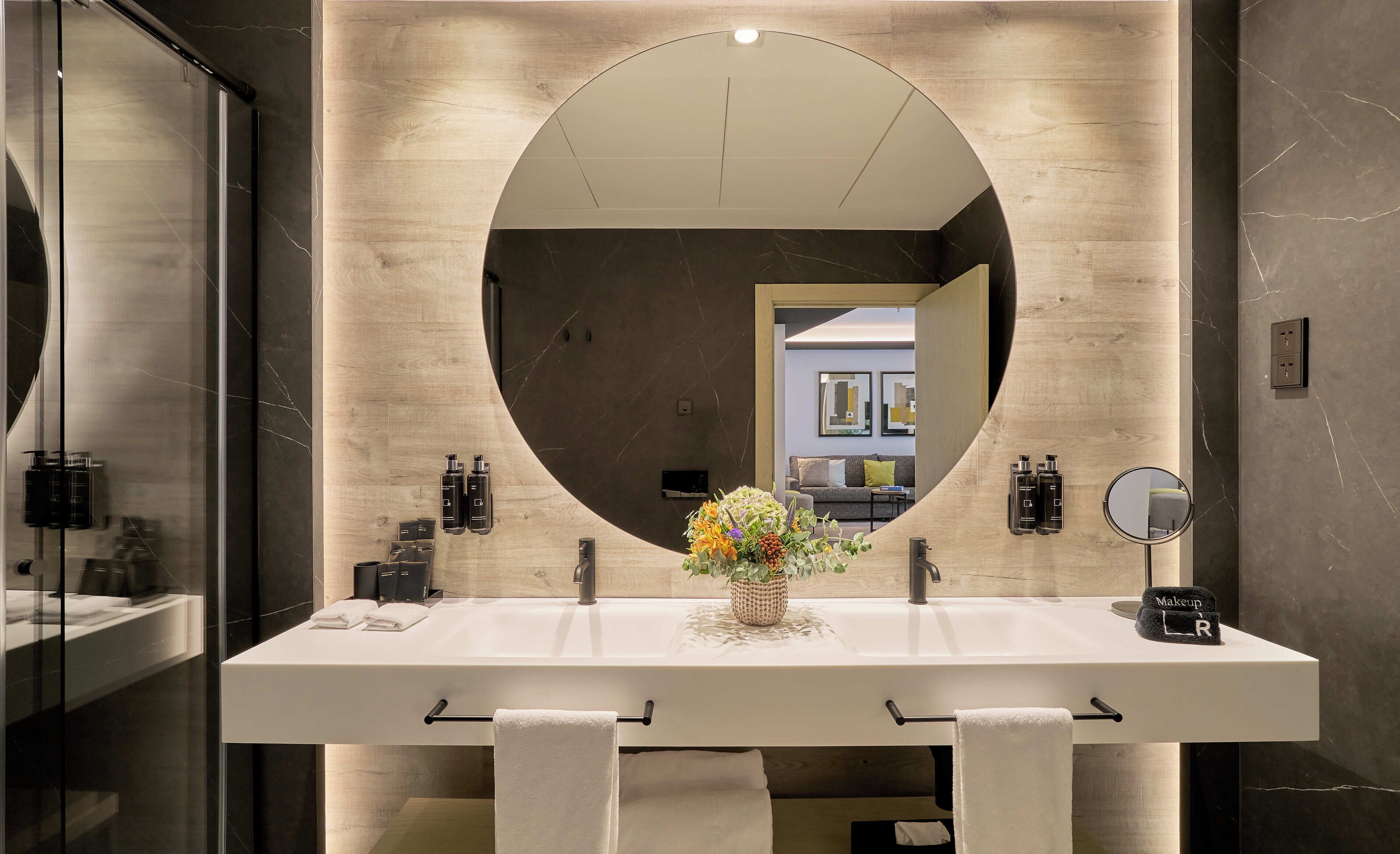 suite exterior (aduana) | bathroom | designer toiletries, hair dryer, bidet, towels