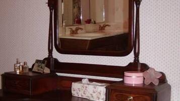 Romanttinen huone | 1 makuuhuone, ylelliset vuodevaatteet, Tempur Pedic -patjalliset sängyt