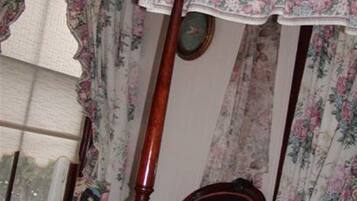 1 makuuhuone, ylelliset vuodevaatteet, Tempur Pedic -patjalliset sängyt