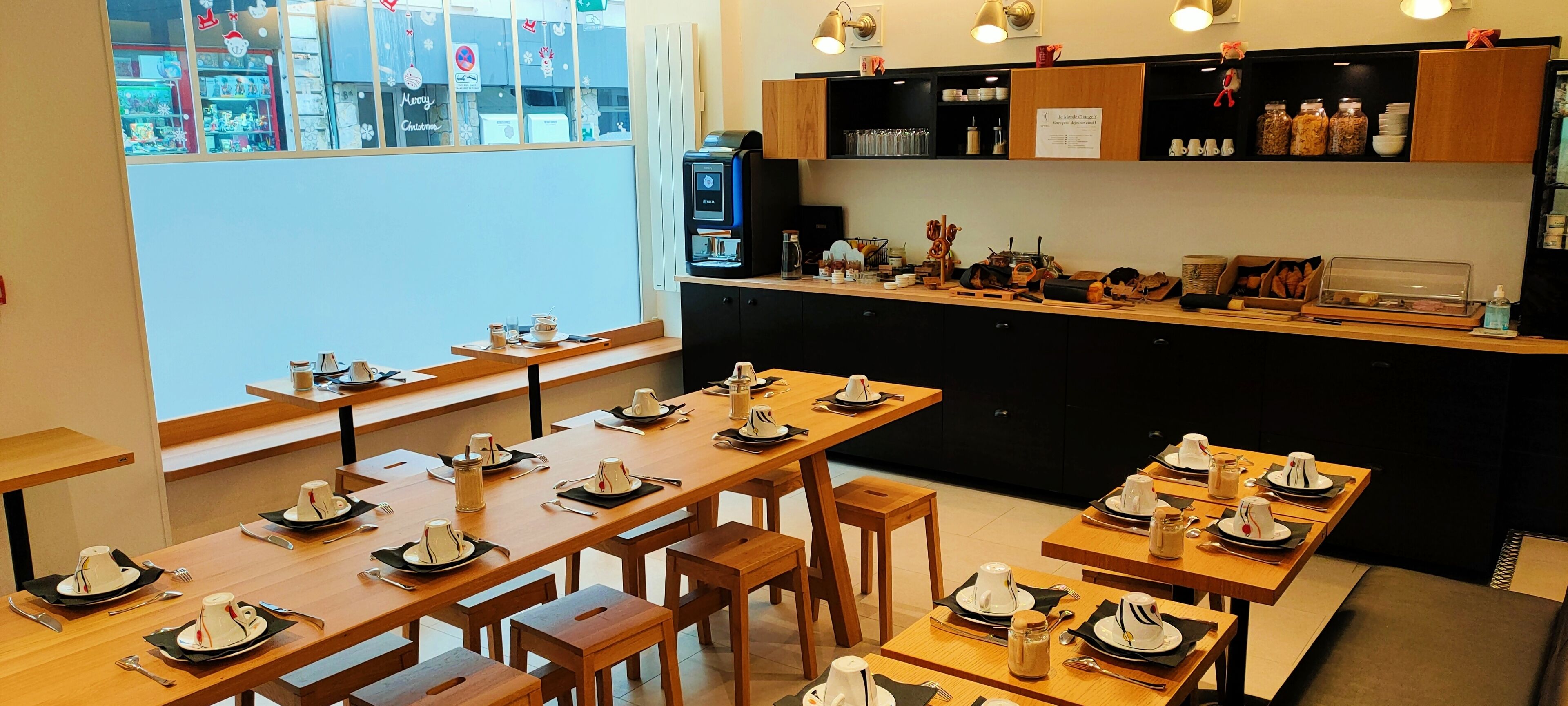 Päivittäinen buffetaamiainen (13.50 EUR per henkilö)