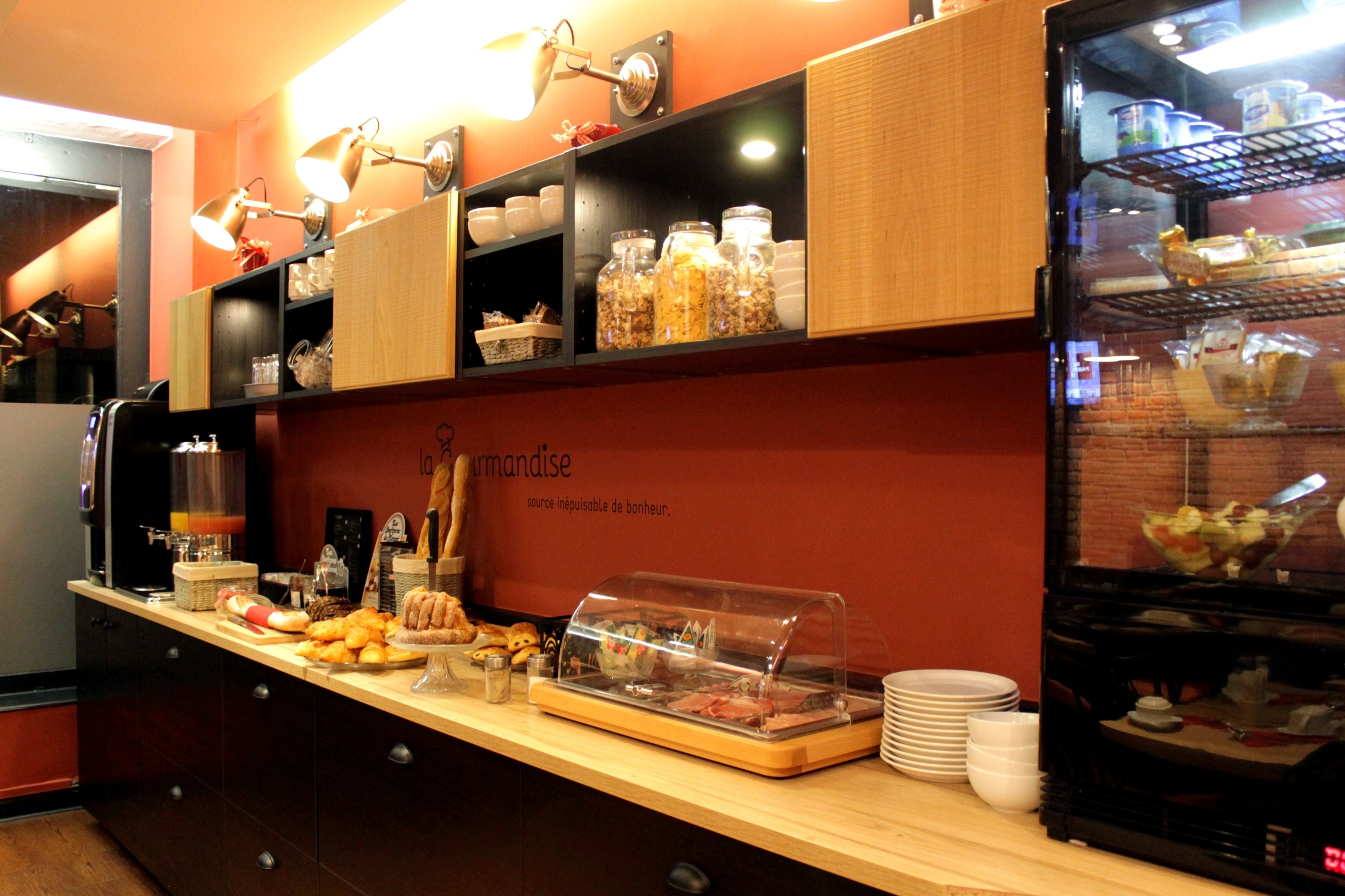 每日供应自助式早餐（每人 EUR 13.50）