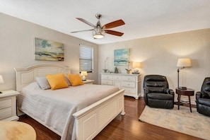Individually decorated, individually furnished, free WiFi, bed sheets - Gulf Winds Beach Resort (St. Pete Beach)