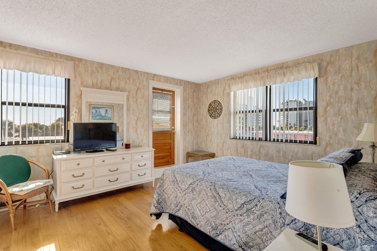 Condo, 2 Bedrooms, Kitchen | WiFi (free), alarm clocks, individually decorated