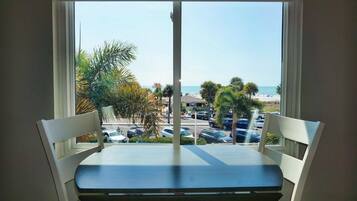 Condo, 2 Bedrooms, Kitchen | In-room dining