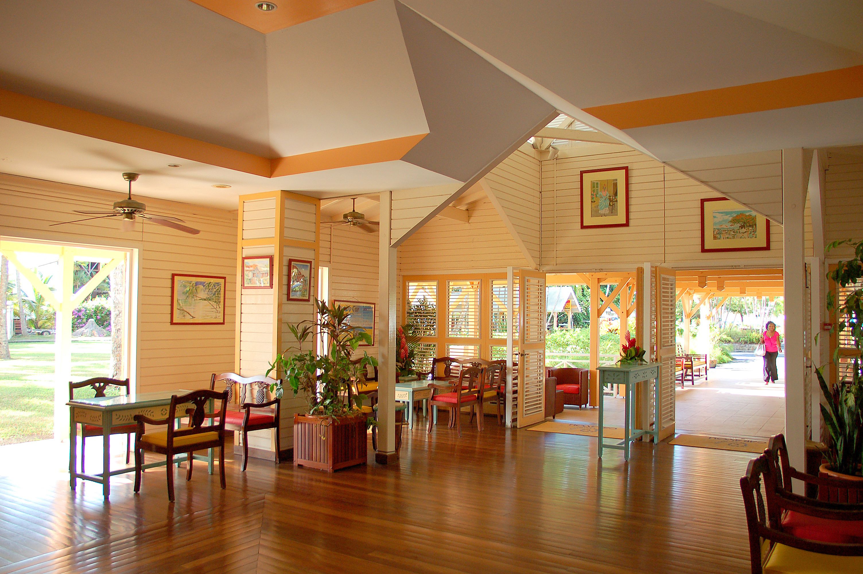 Lobby lounge