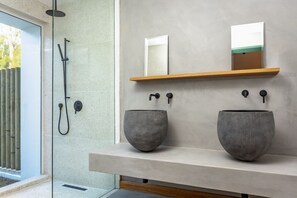 Villa | Bathroom | Shower, hair dryer, towels - Sunrise Attitude (Belle Mare)