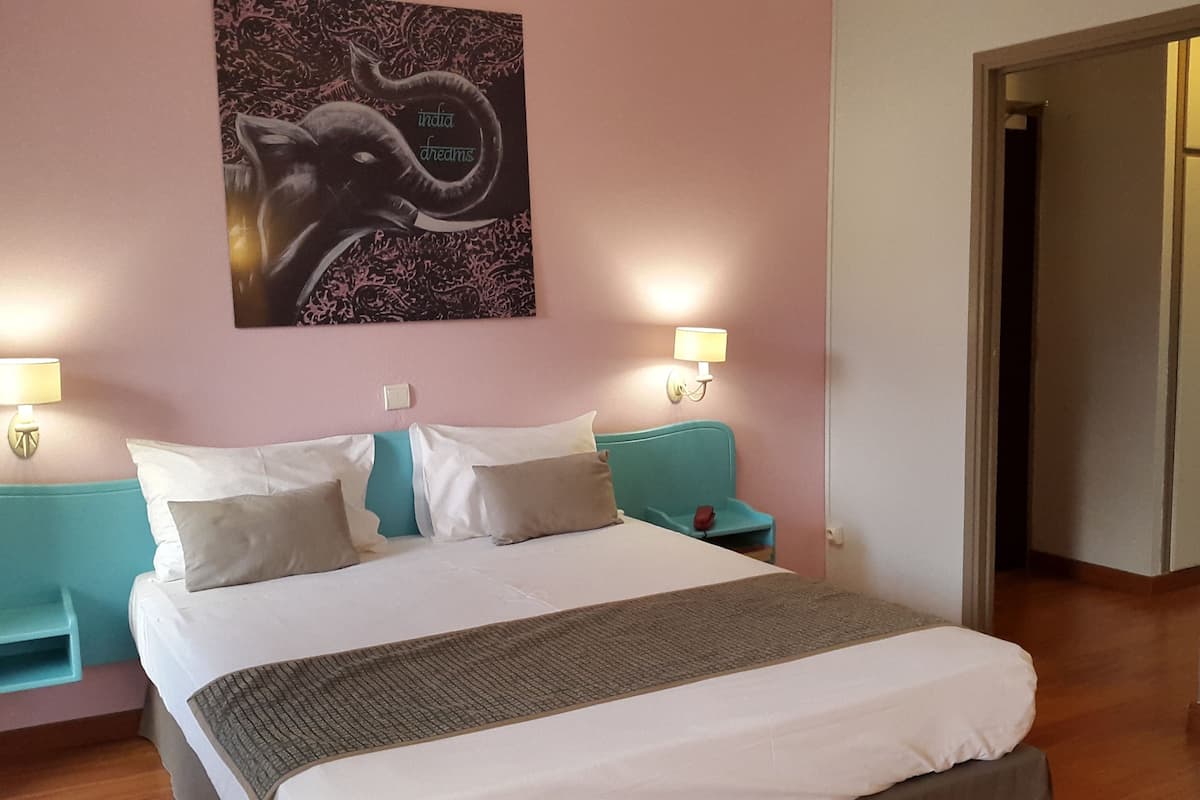 Habitación superior | Minibar, caja fuerte, cortinas opacas y wifi gratis