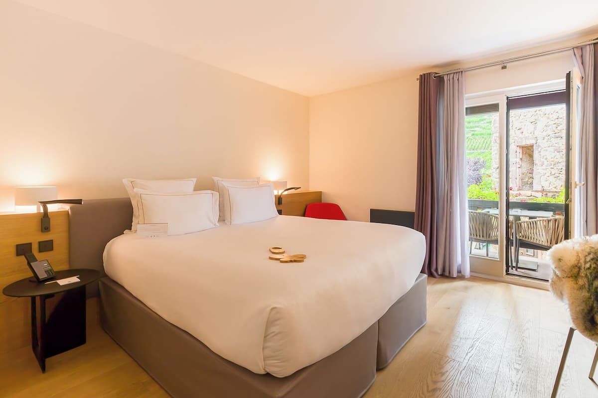 Room (Chambard) | Minibar, in-room safe, individually decorated, individually furnished