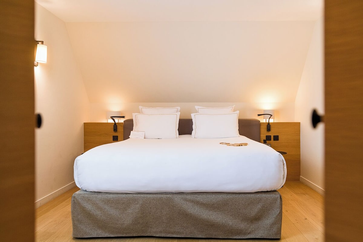 Suite | Minibar, in-room safe, individually decorated, individually furnished