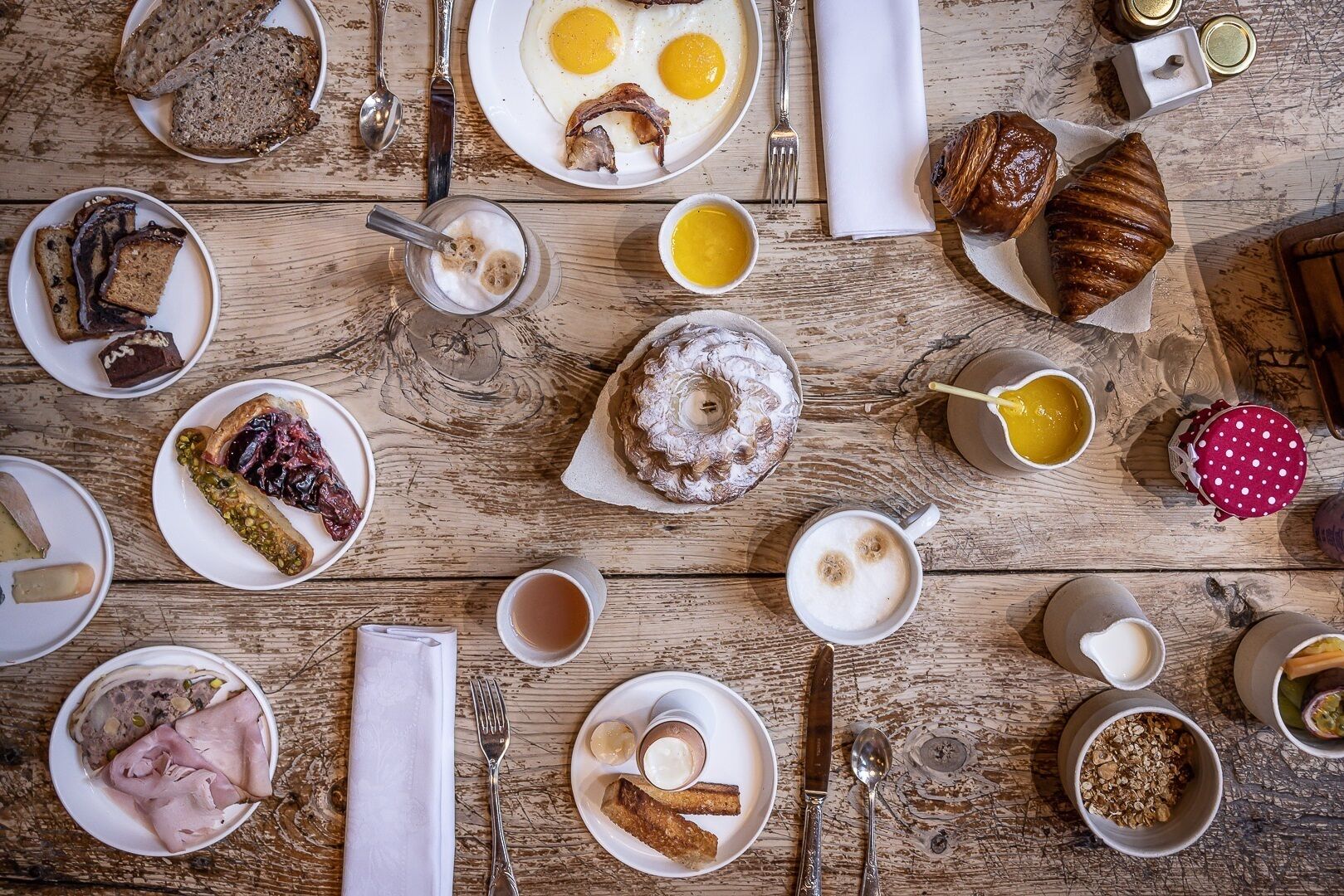Café da manhã com buffet todos os dias mediante uma taxa