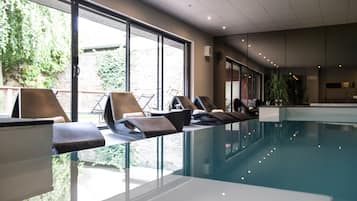 Indoor pool, pool loungers