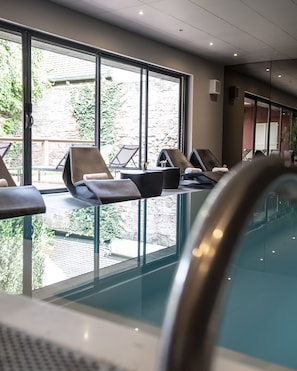 Sauna, hot tub, Turkish bath/hammam, body treatments, facials, massages