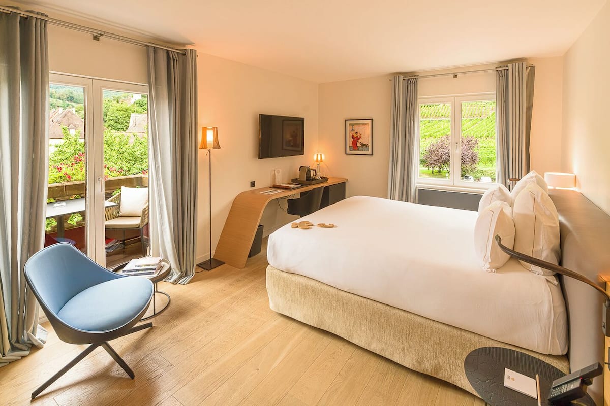 Superior Room | Minibar, in-room safe, individually decorated, individually furnished