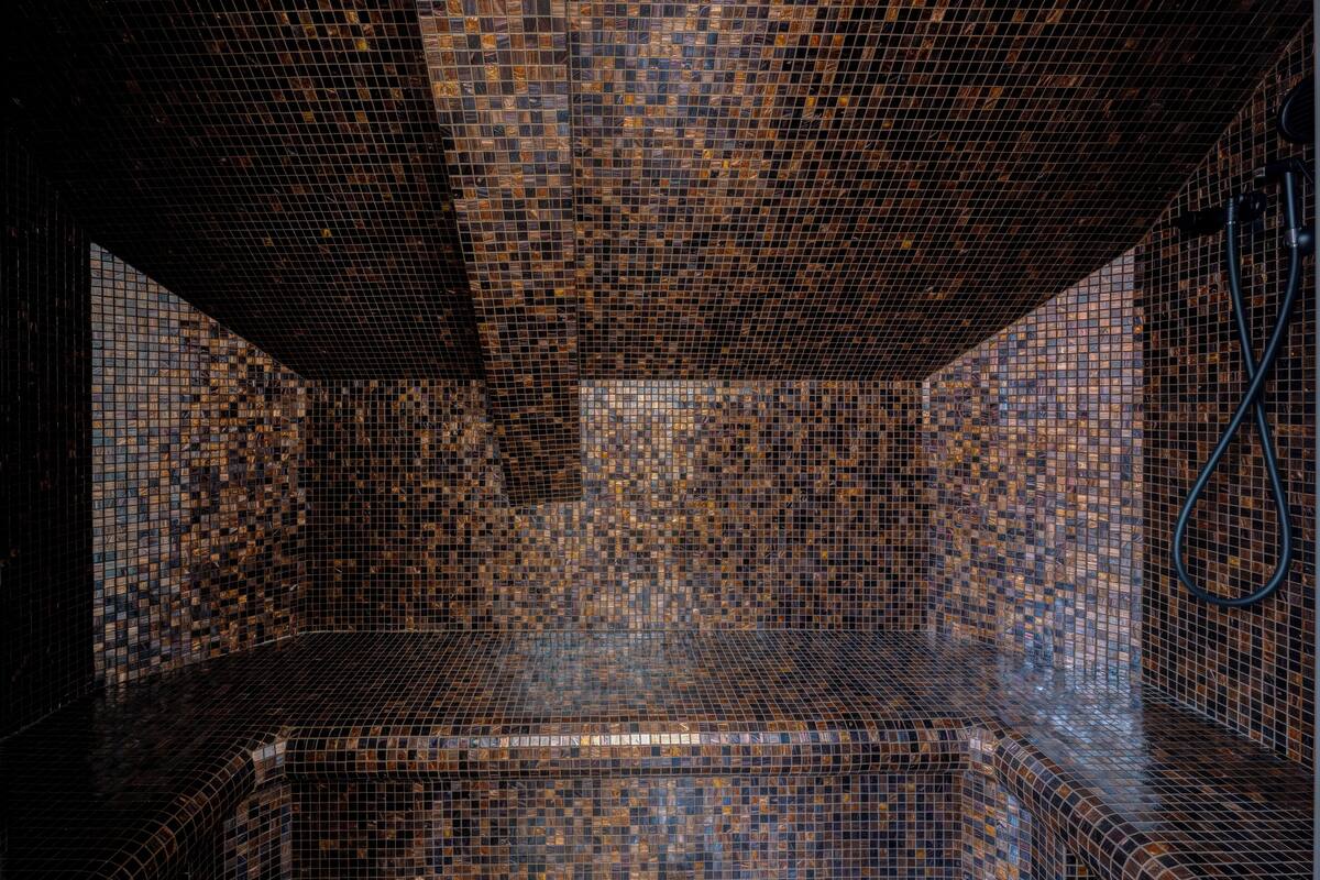 steam room