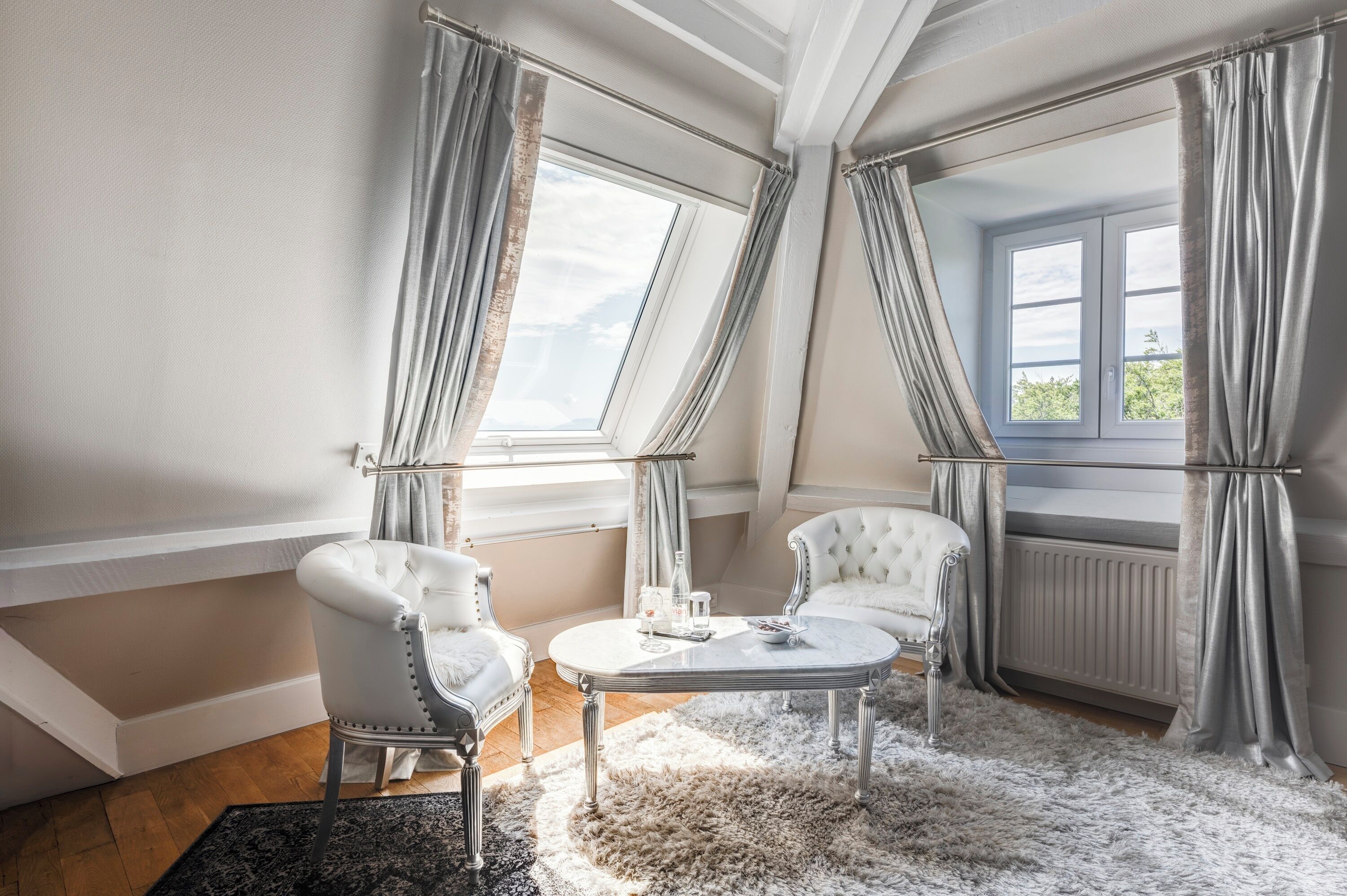 deluxe double room | 2 bedrooms, minibar, in-room safe, desk