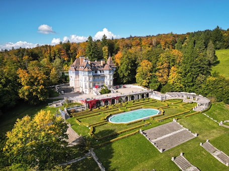 Fachada de la propiedad. Château des Avenieres