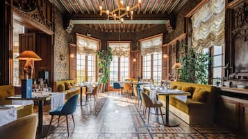 Se sirven cenas y cocina francesa