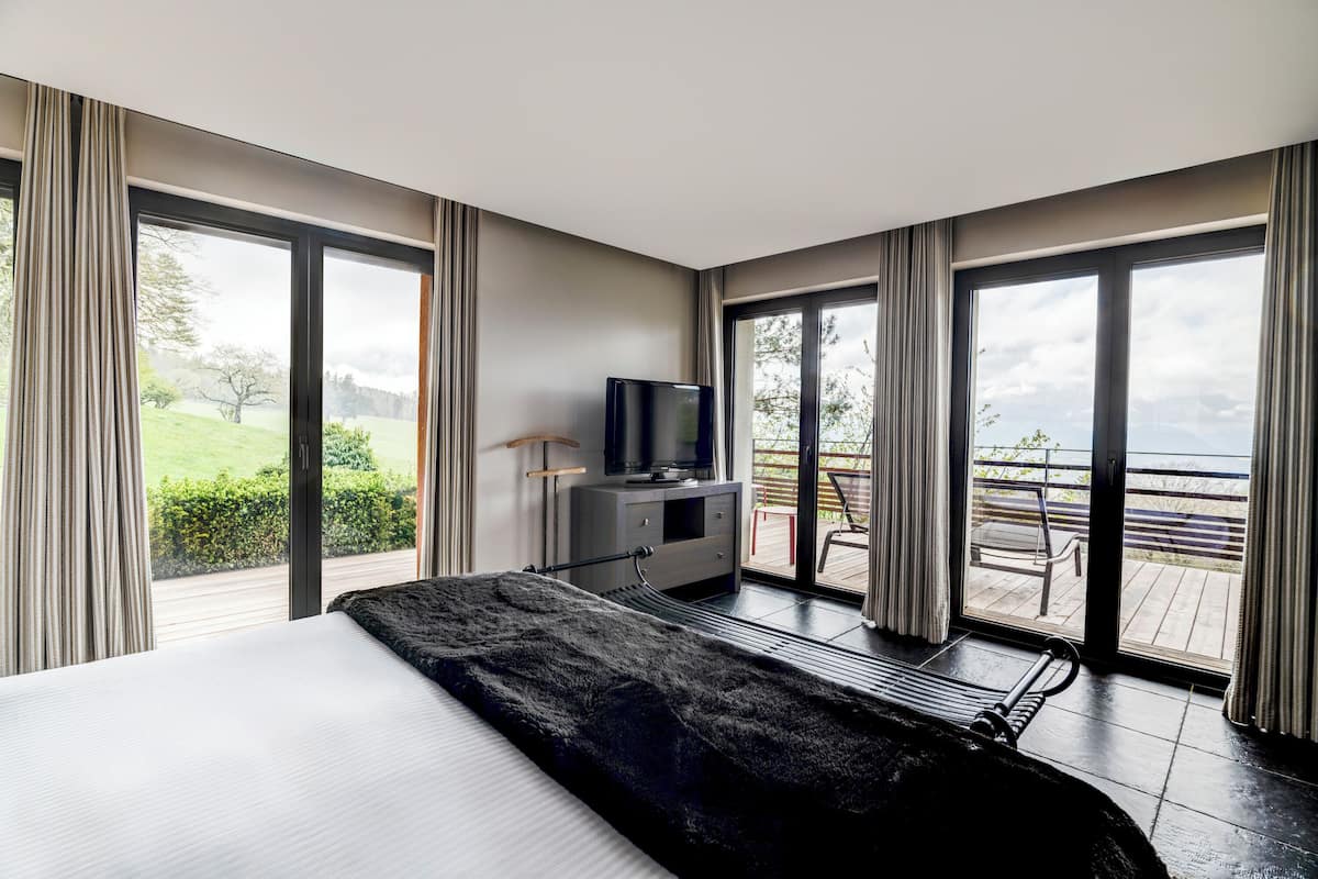 suite luxe vue montagnes à la maison des ecureuils (annexe) | view from room