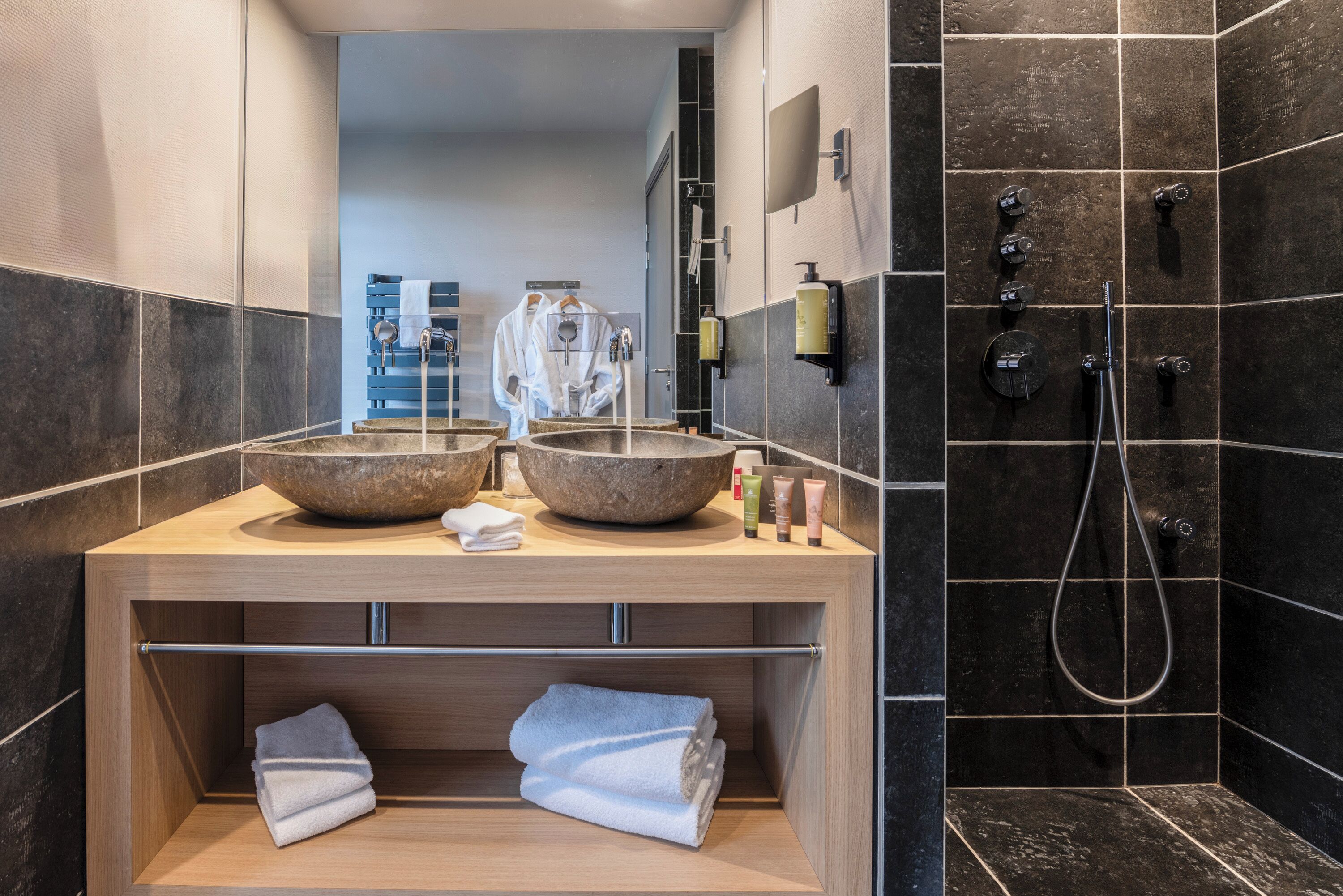 separate bathtub and shower, rainfall showerhead, free toiletries