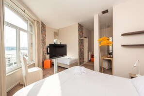 Triple Room, Ensuite | In-room safe, desk, soundproofing, iron/ironing board