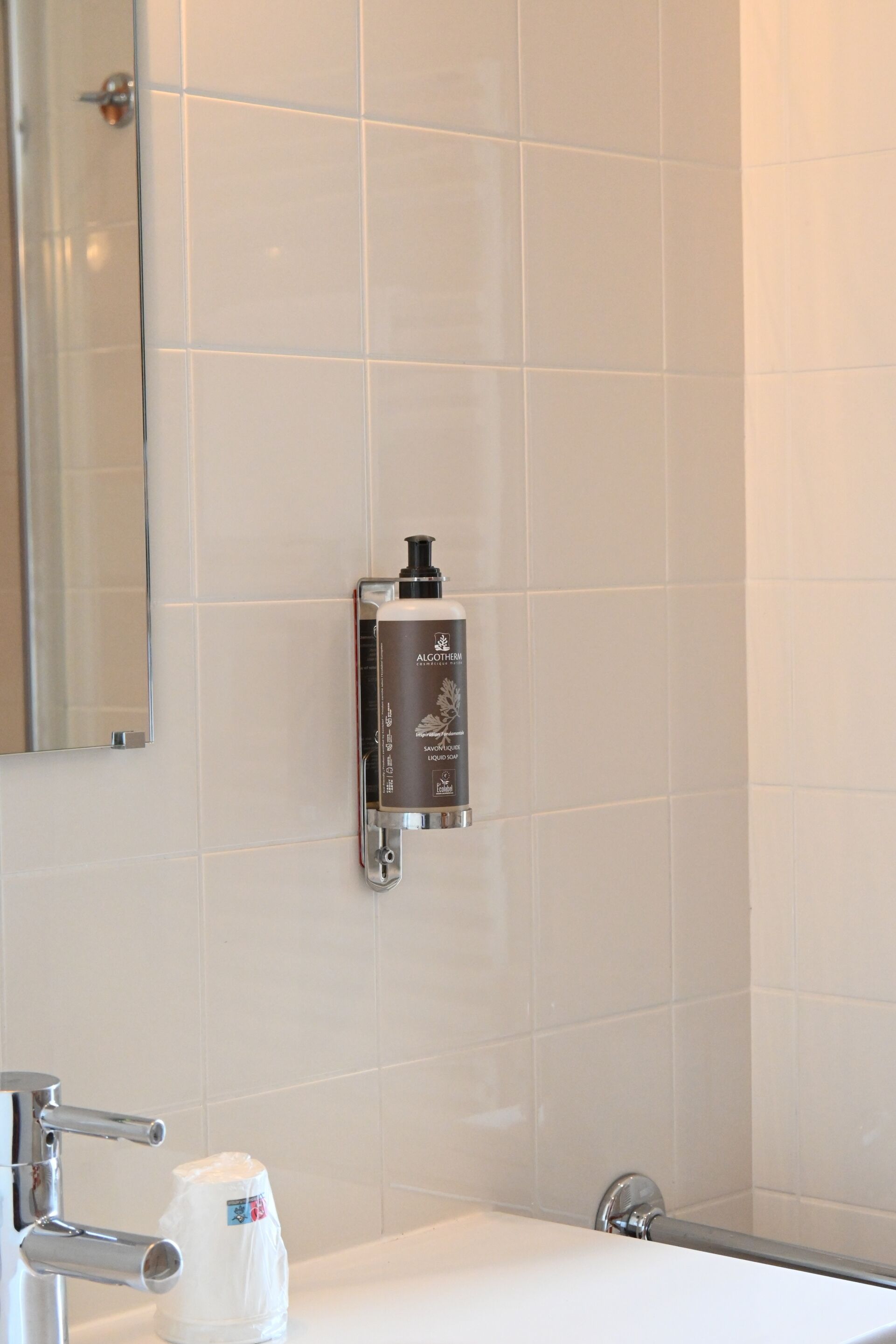 single room, harbour view | bathroom | hair dryer, towels