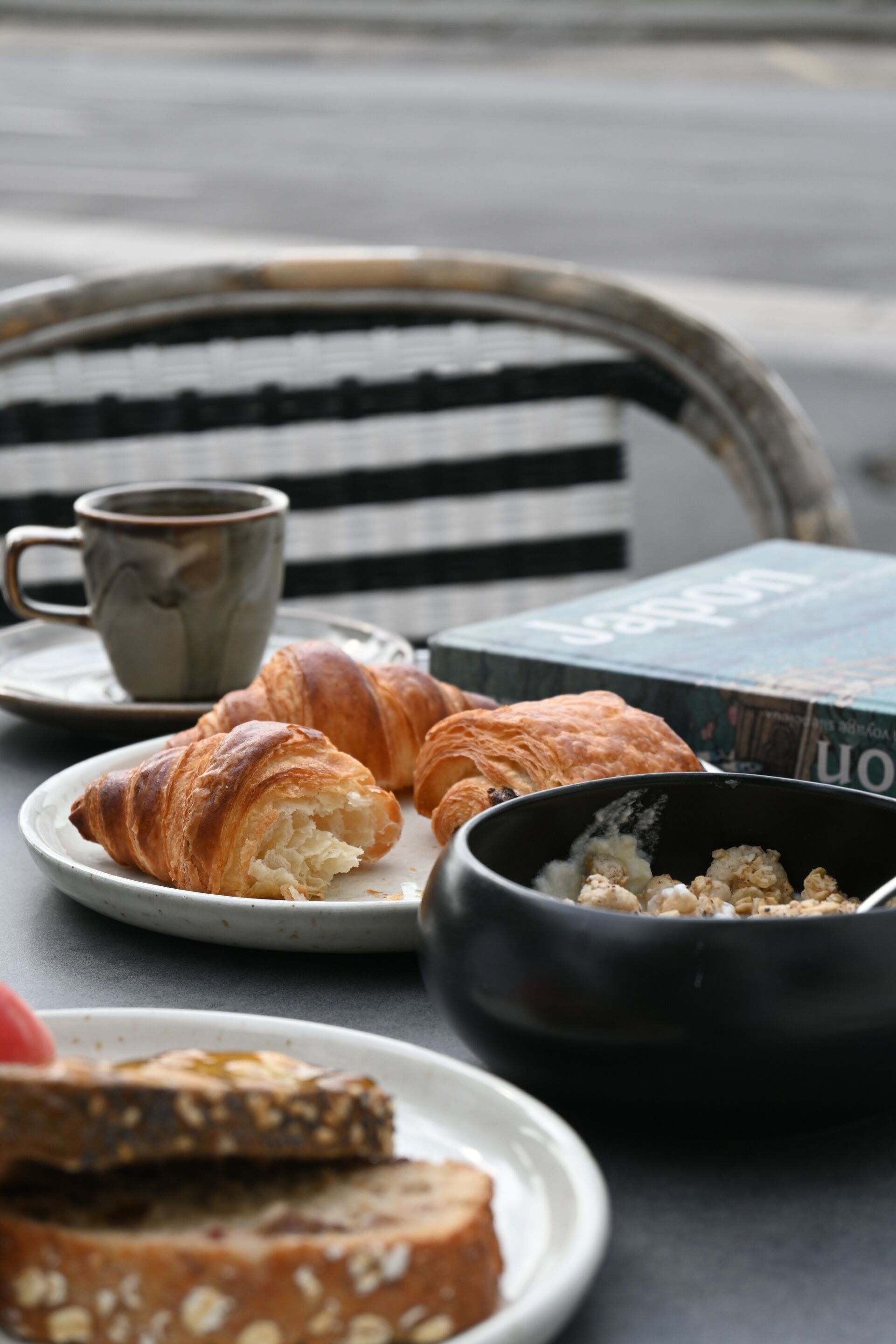 double room, harbor view or view of the suqare | breakfast meal | daily buffet breakfast (eur 15 per person)