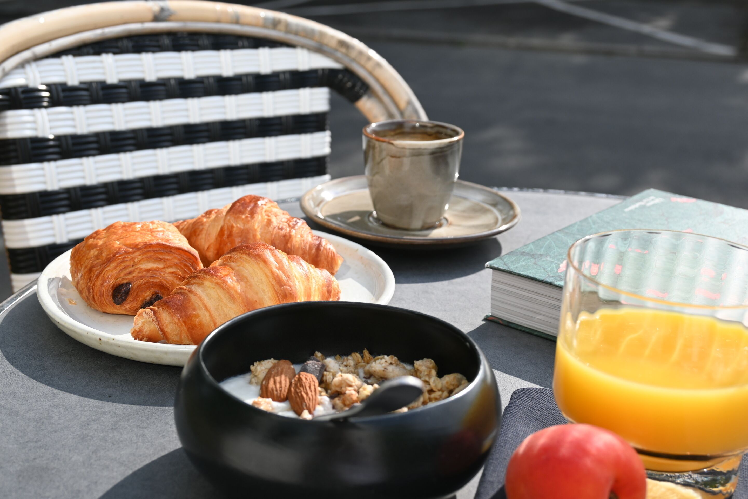 daily buffet breakfast (eur 15 per person)