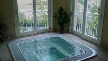 Bain à remous intérieur