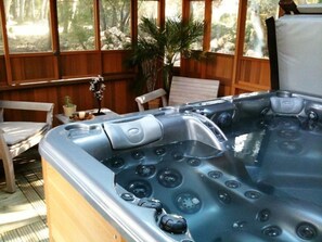 Bañera de hidromasaje interior