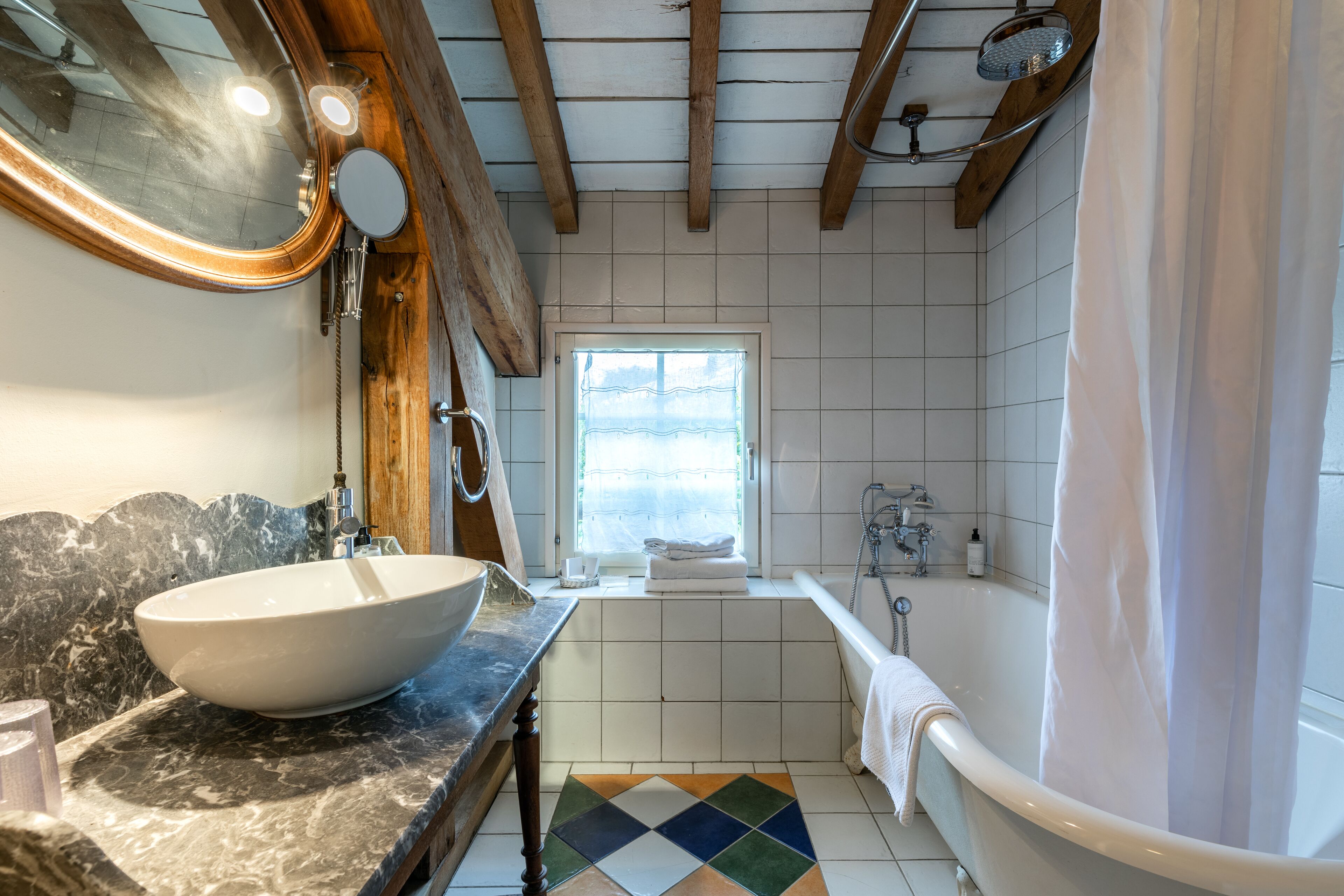 double room | bathroom | free toiletries, hair dryer, slippers, towels