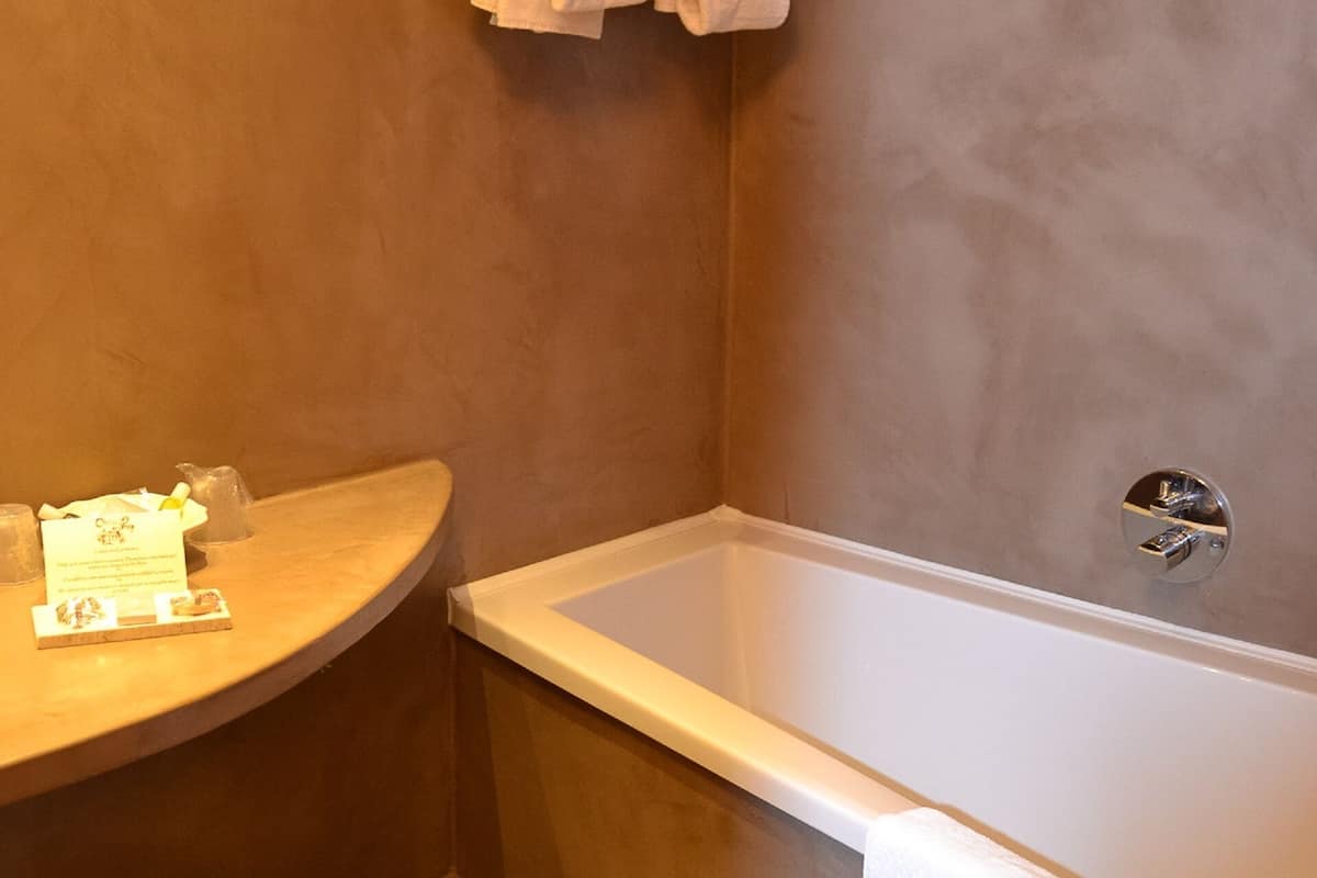 family room | bathroom | free toiletries, hair dryer, bathrobes, slippers