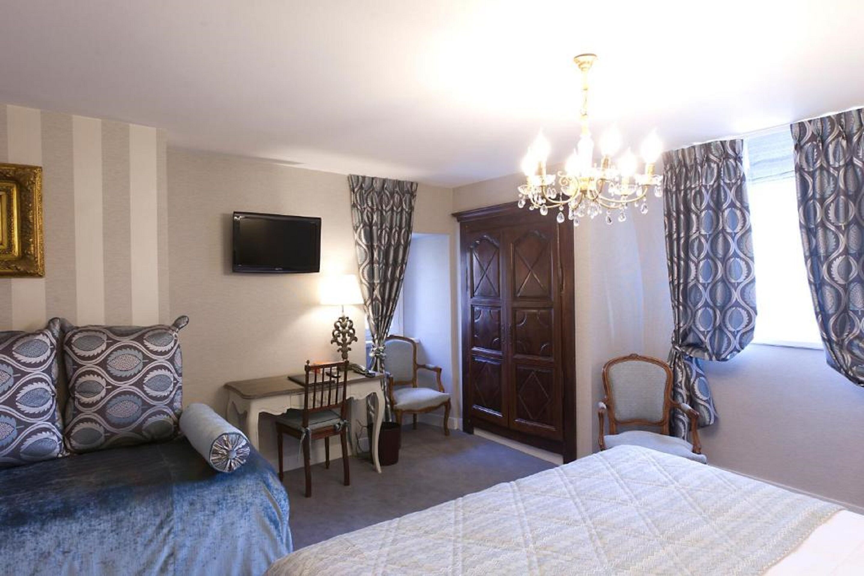 classic triple room | premium bedding, in-room safe, individually decorated, desk