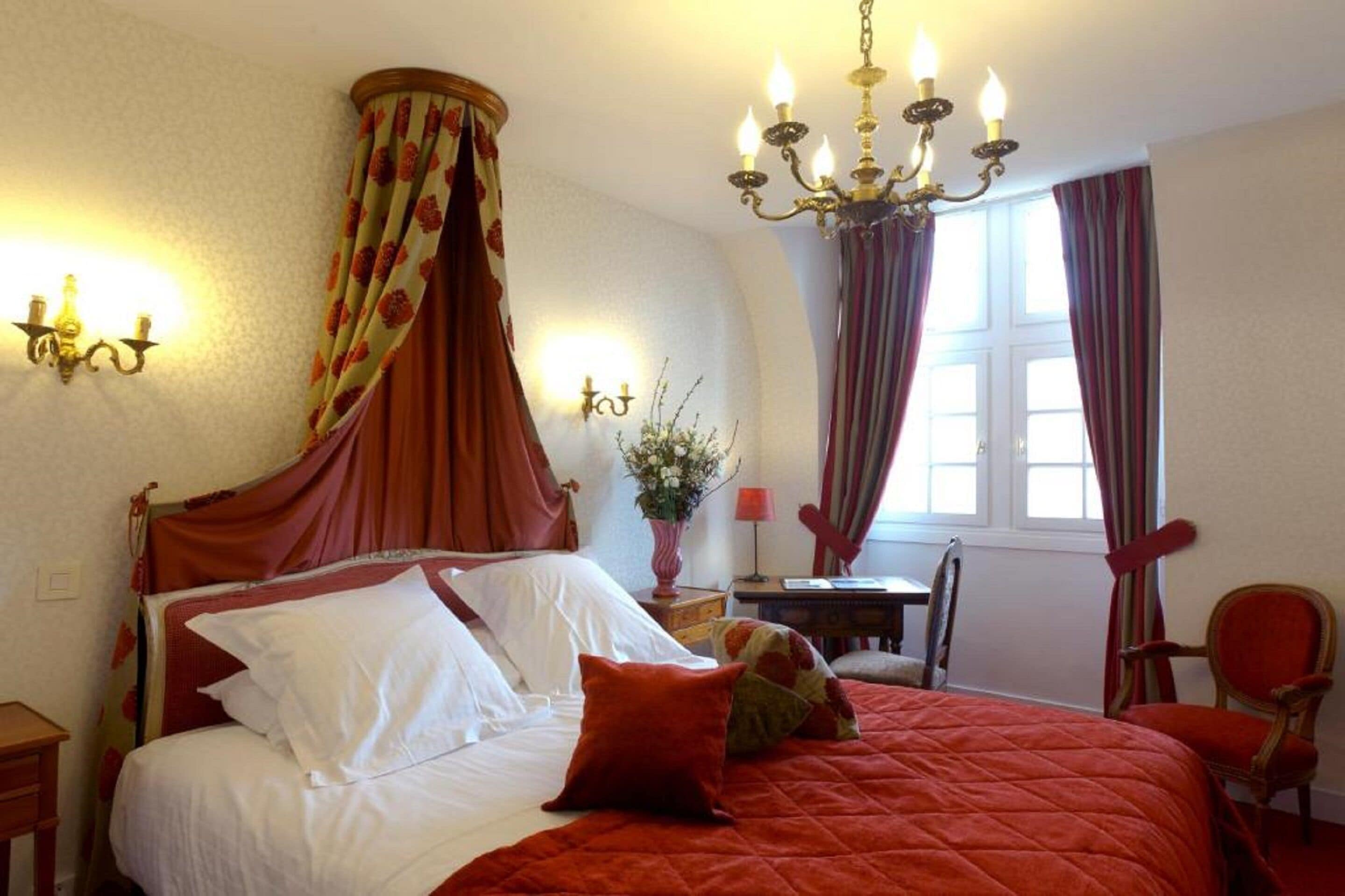 classic room | premium bedding, in-room safe, individually decorated, desk