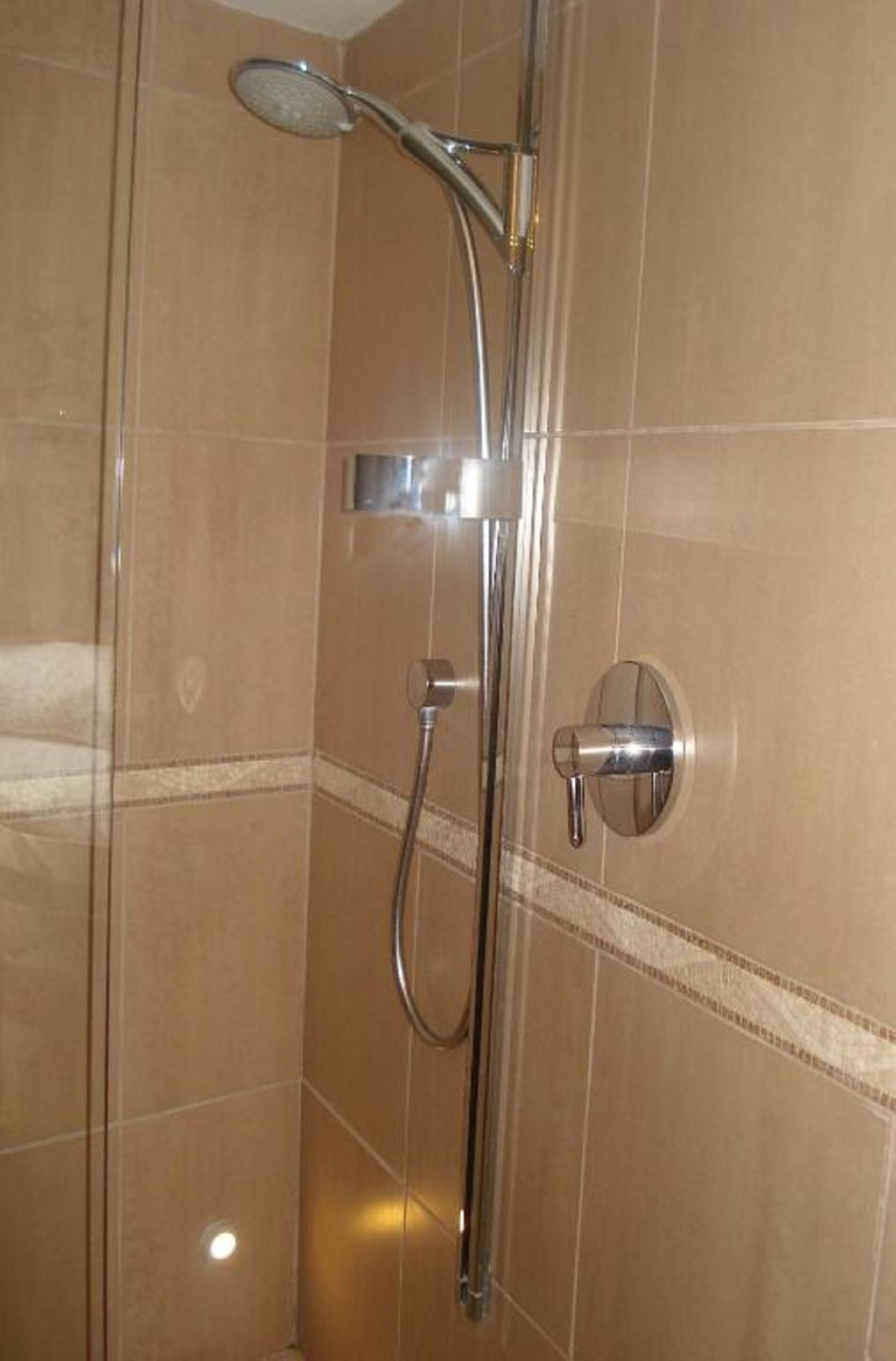 room (petite) | bathroom | free toiletries, hair dryer, bathrobes, slippers