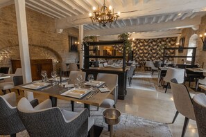 Lunch and dinner served, Regional cuisine