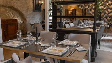 Mittagessen und Abendessen, regionale Küche