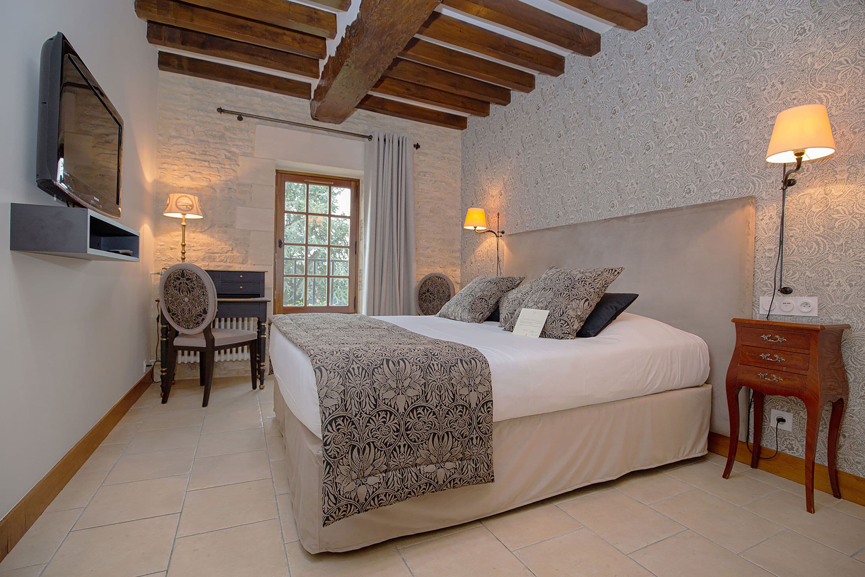 classic double room | 1 bedroom, premium bedding, desk, laptop workspace