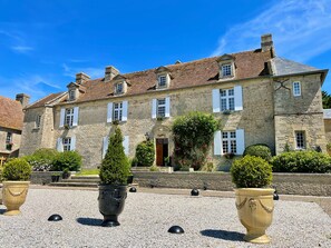 Front of property - Ferme de la Rançonnière (Crepon)
